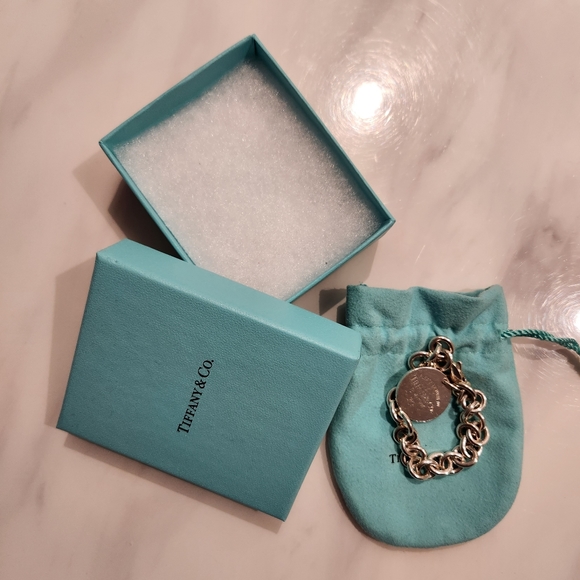 Return to Tiffany Circle Charm Bracelet - Picture 5 of 5